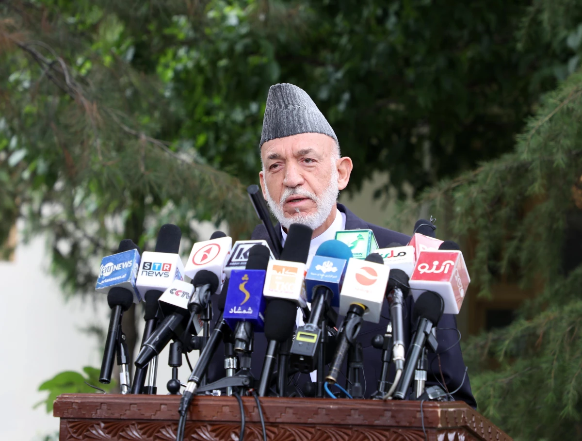 Eski Afganistan Cumhurbaşkanı Karzai: "En kısa sürede Taliban\'la müzakereler ciddi şekilde yeniden başlayacaktır"