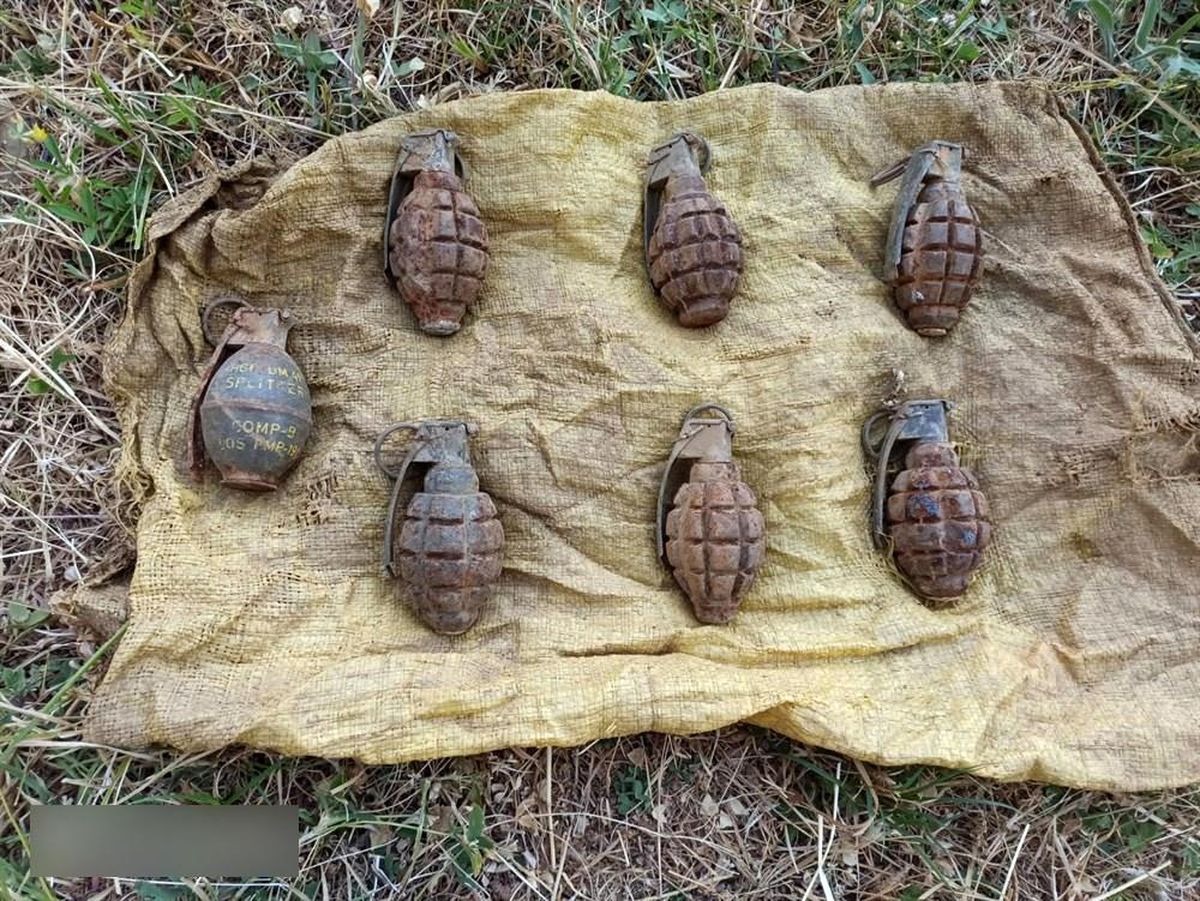 Son dakika haberleri... Hakkari\'de toprağa gömülü el bombaları ele geçirildi