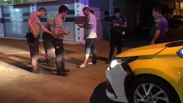 Hasımlarından kaçarken motosikletliye çarpan taksici silahla ayağından yaralandı
