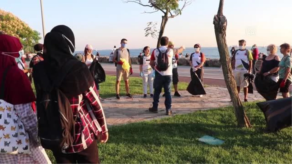 İstanbul Doğa Sporları Kulübü üyeleri, Kadıköy\'de sahil temizliği yaptı