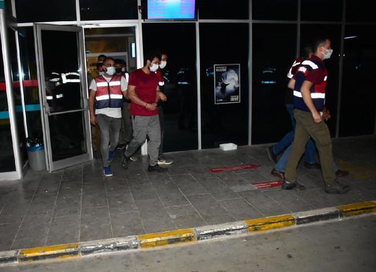 İzmir\'de FETÖ operasyonuna 1 tutuklama