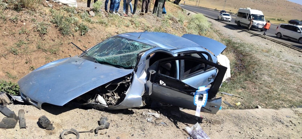 Kontrolden çıkan otomobil takla attı: 5 yaralı