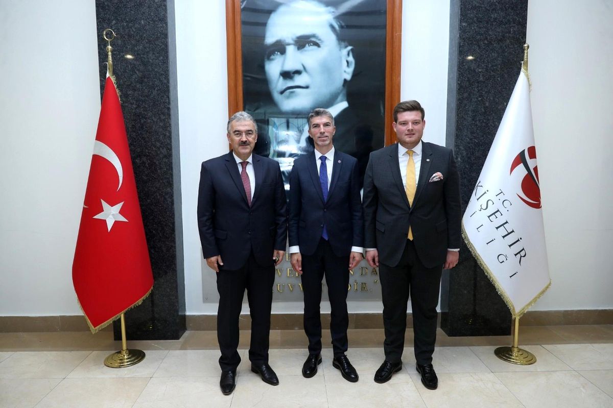 Kosova\'nın Ankara Büyükelçisi Dugolli Vali Ayyıldız\'ı ziyaret etti