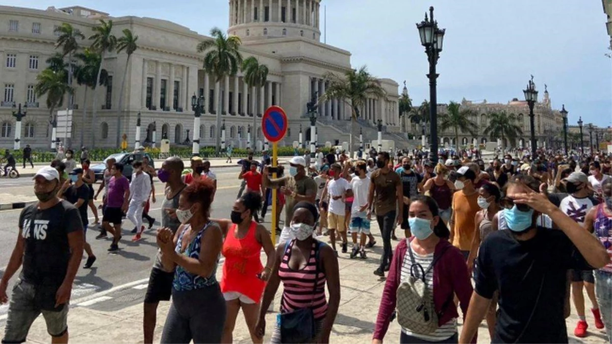 Küba\'daki hükümet karşıtı eylemlerden sonra onlarca kişi gözaltına alındı