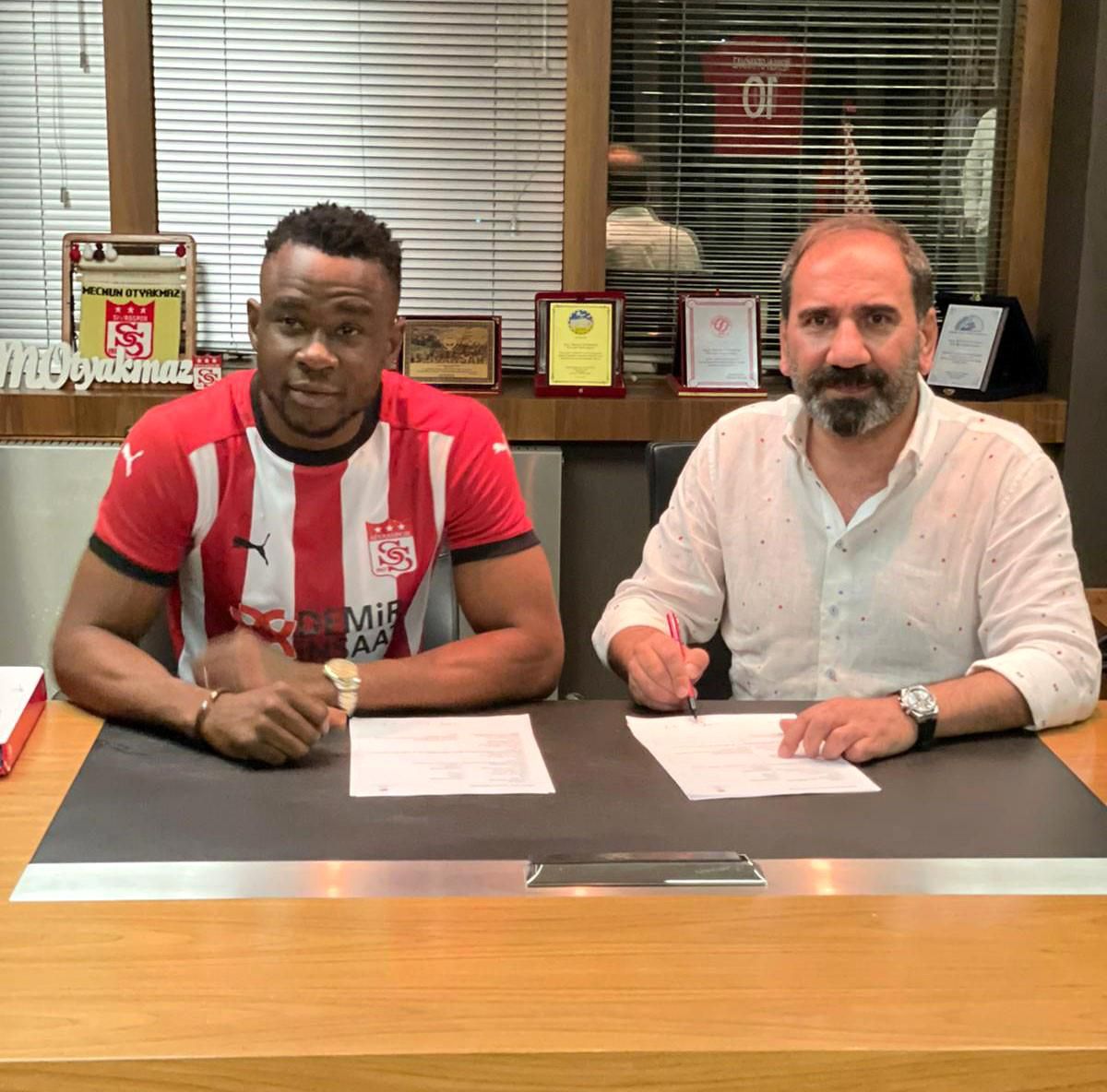 Leke Samson James resmen Sivasspor\'da