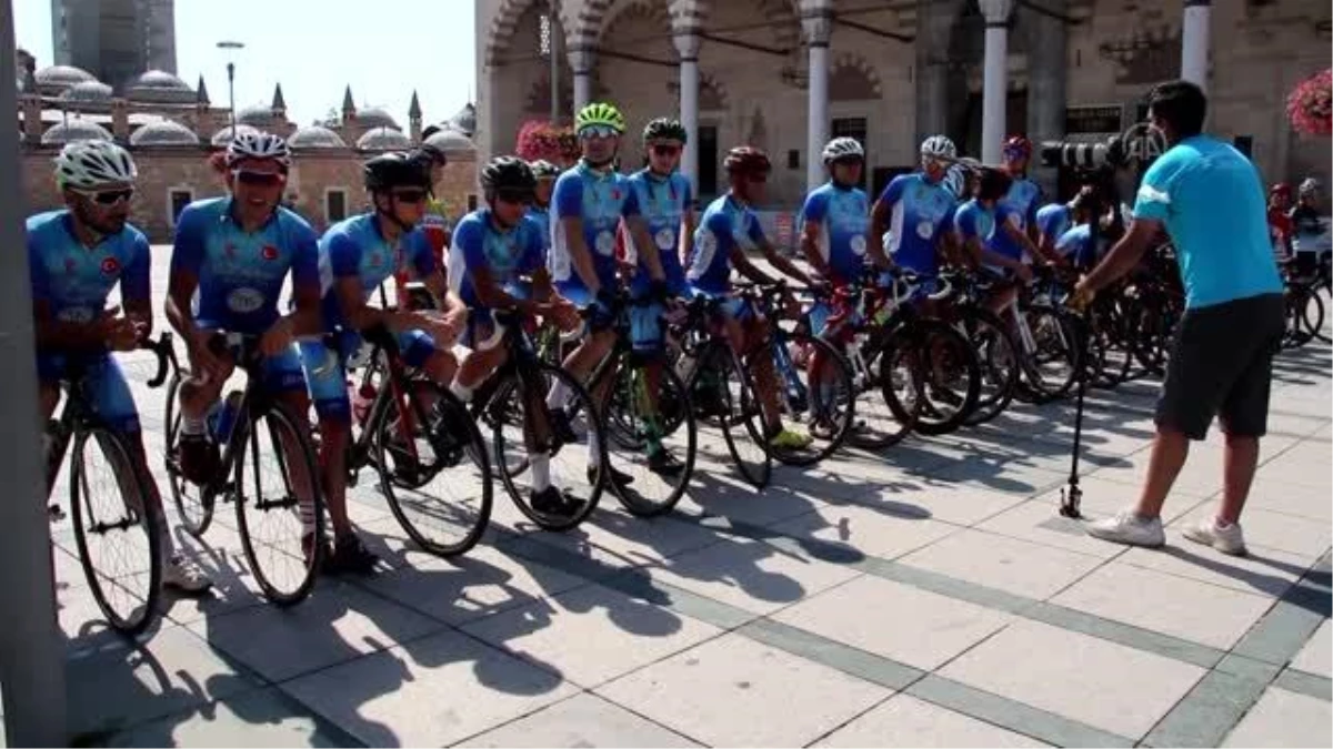 Ömer Halisdemir 5. Ulusal Bisiklet Turu\'na katılan sporcular Aksaray\'a doğru yola çıktı
