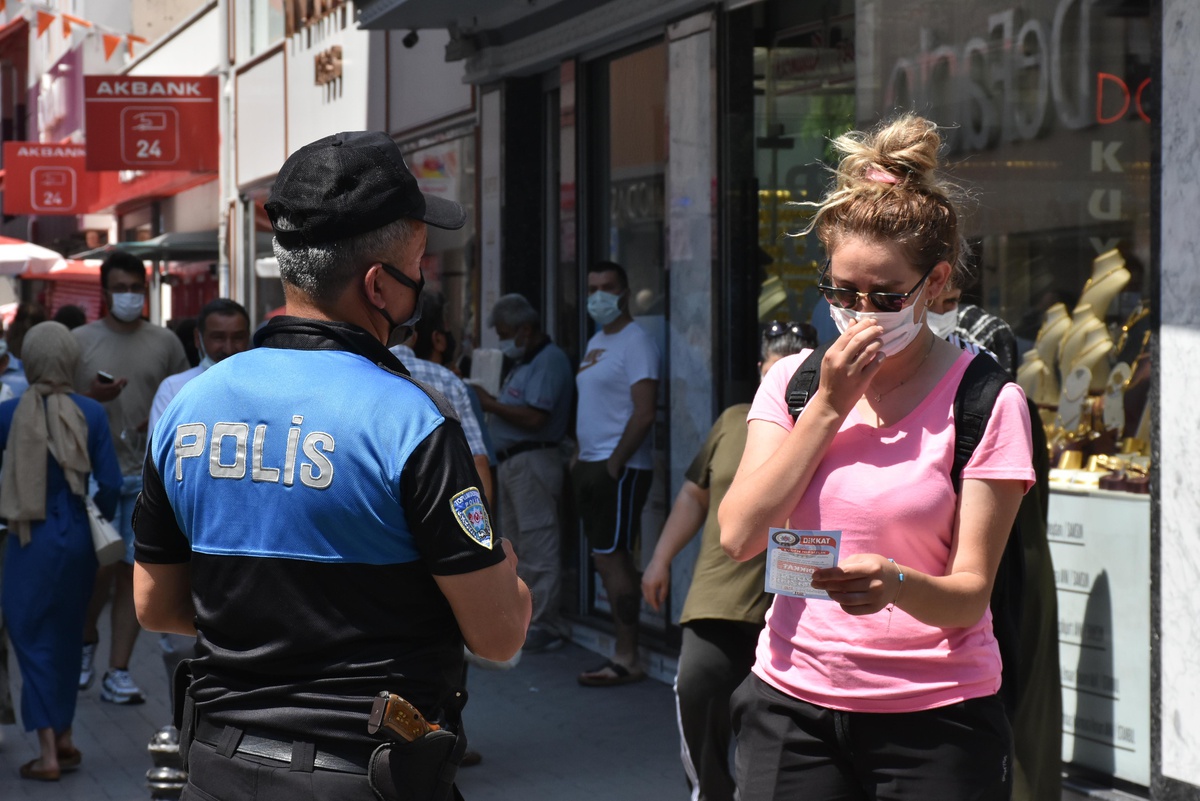 Samsun polisi hırsızlık, yankesicilik ve dolandırıcılık olaylarına karşı vatandaşları bilgilendirdi