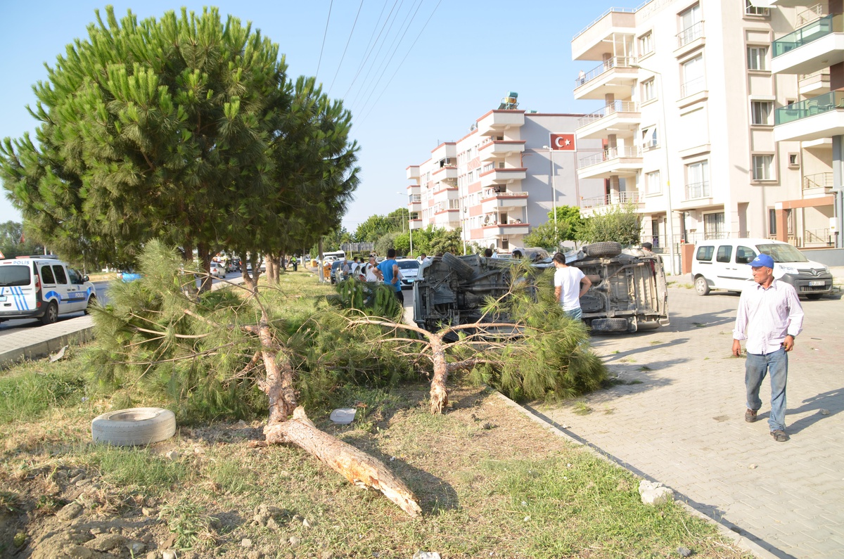 Söke\'de otomobille kamyonetin çarpıştığı kazada 1 kişi yaralandı