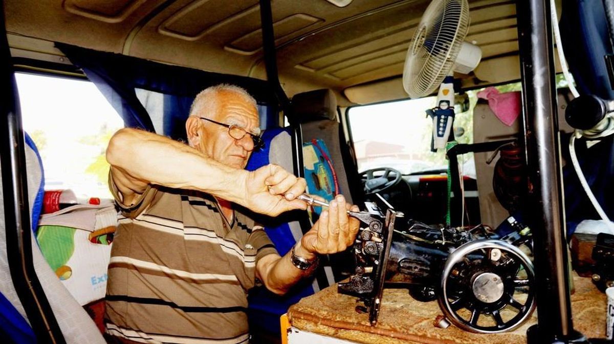 48 yıldır dikiş makinelerine hayat veriyor