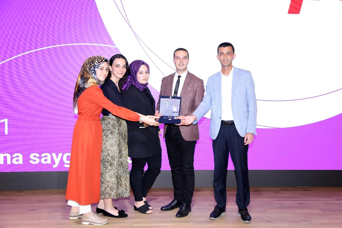 Albayrak İnsan Kaynakları\'na Kariyer.net\'ten \'İnsana Saygı\' ödülü
