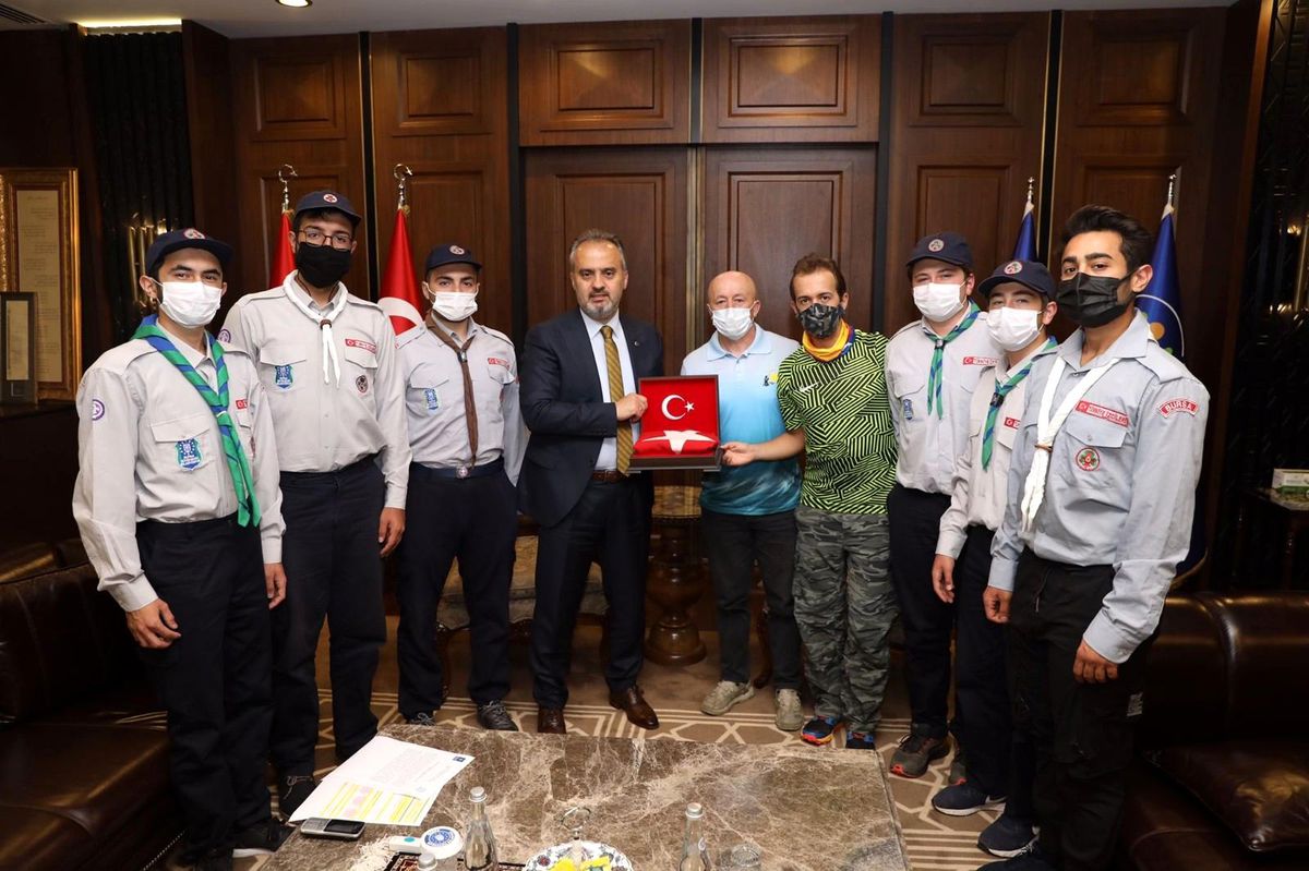Ay yıldızlı bayrak zirvedeki yerini aldı
