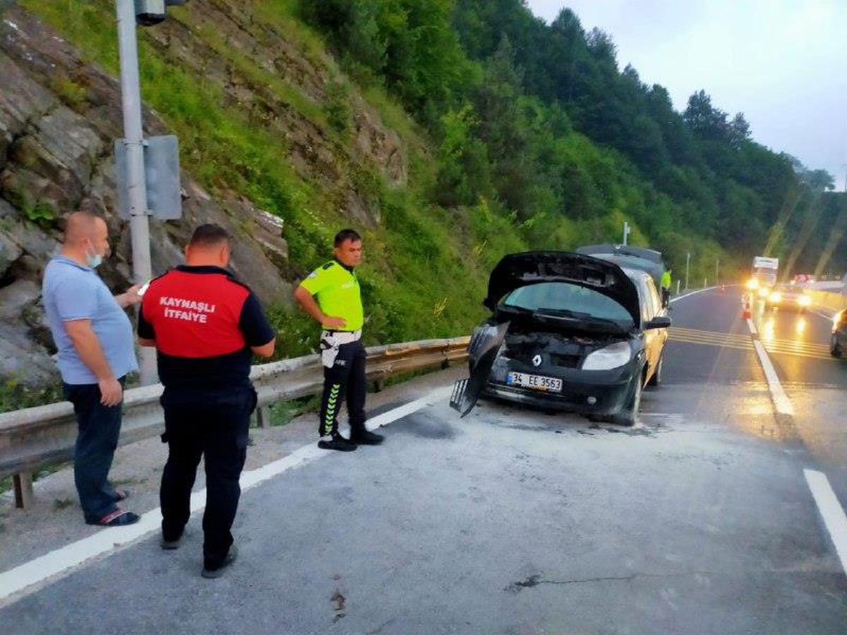 Bolu Dağı\'nda seyir halindeki otomobil yandı