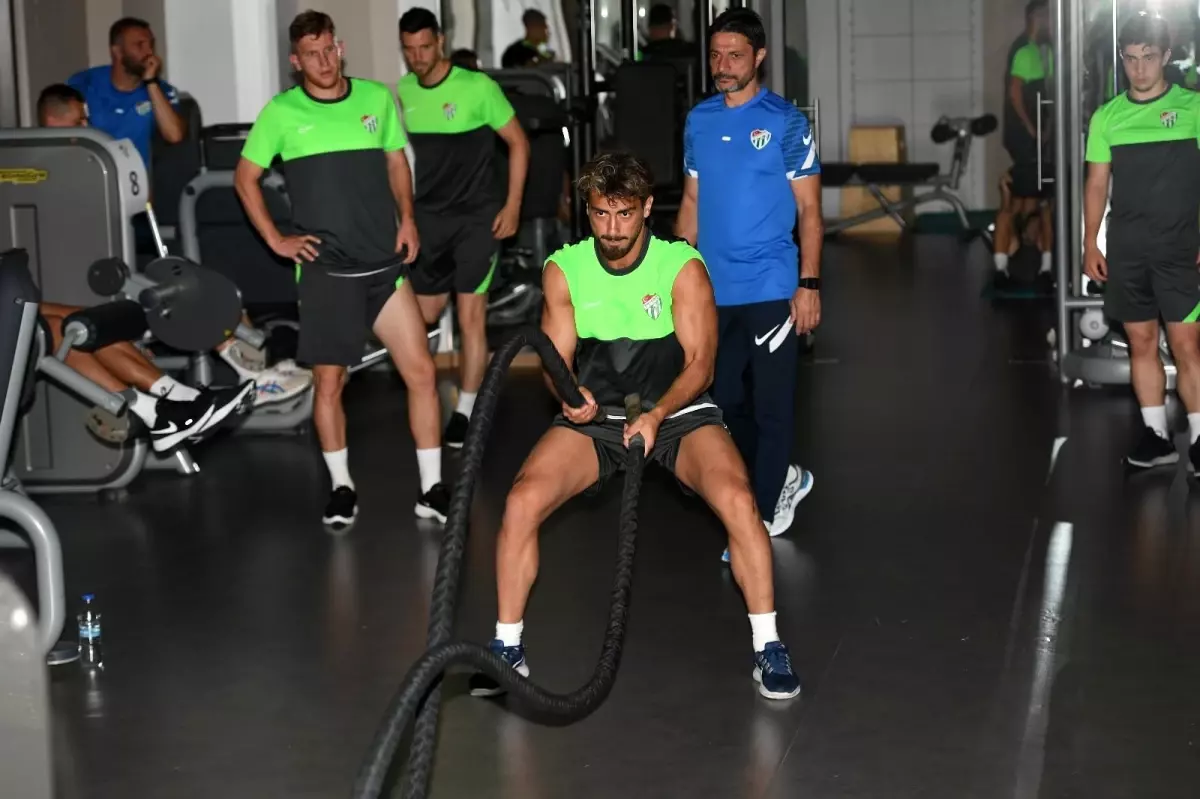 Bursaspor salonda kuvvet çalışması yaptı