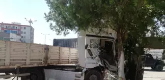 Çınar'da 3 aracın karıştığı kazada hasar oluştu