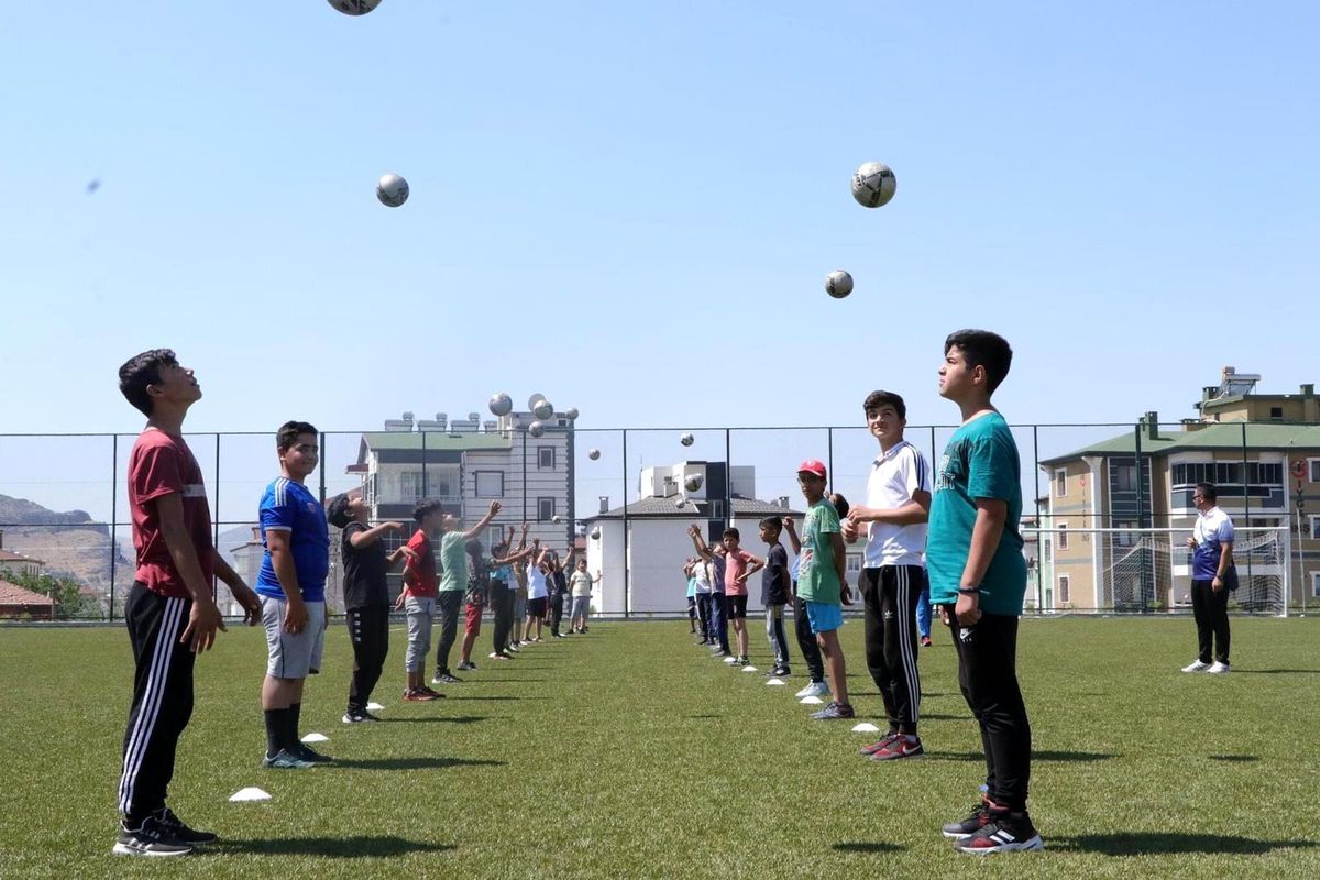 Develi\'de futbola ilgi büyük
