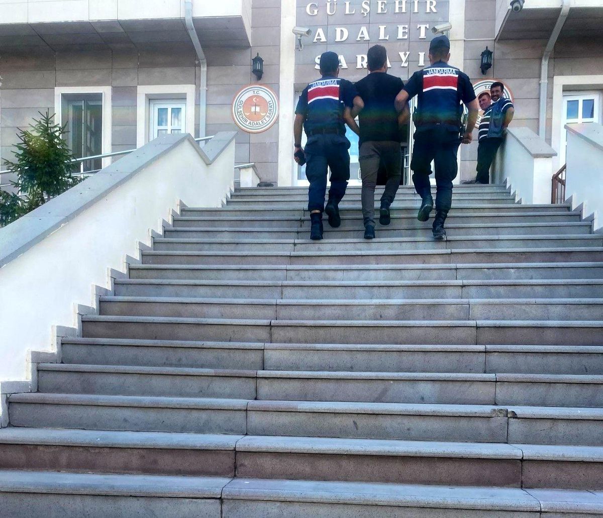 Gülşehir\'de 6 yıl 3 ay hapis cezası ile aranan firari yakalandı