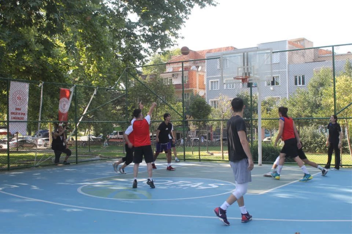 "Gürsu Sokak Basketbol Turnuvası", heyecan dolu final müsabakalarıyla son buldu