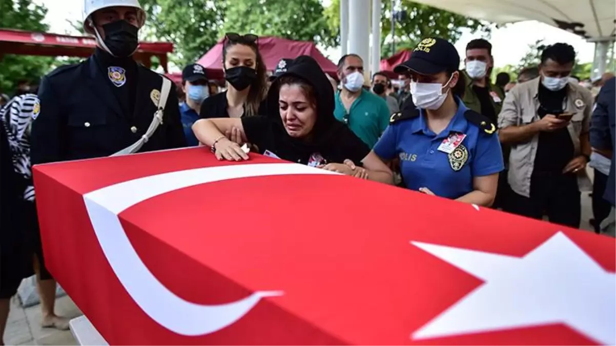 Polis memurunun saldırısına kurban giden Hakkari İl Emniyet Müdürü son yolculuğuna uğurlandı