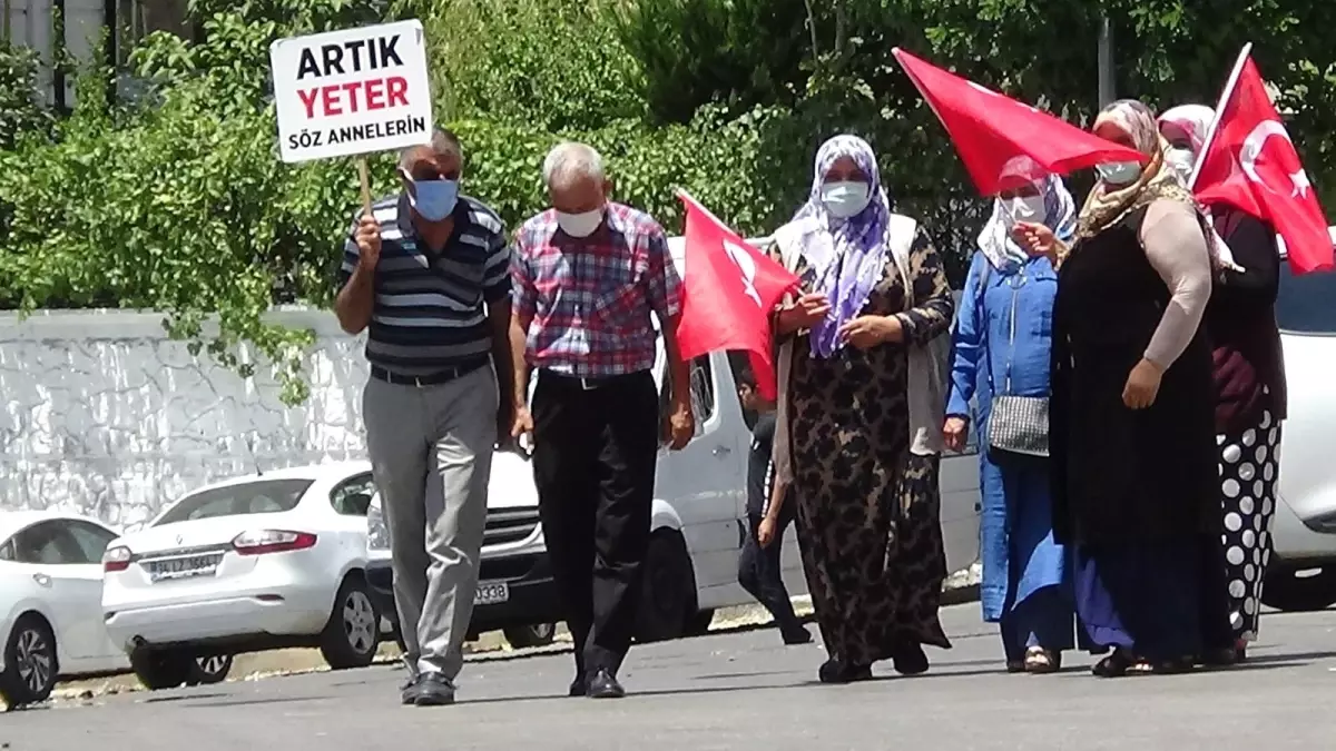 HDP önündeki evlat nöbetine bir aile daha katıldı