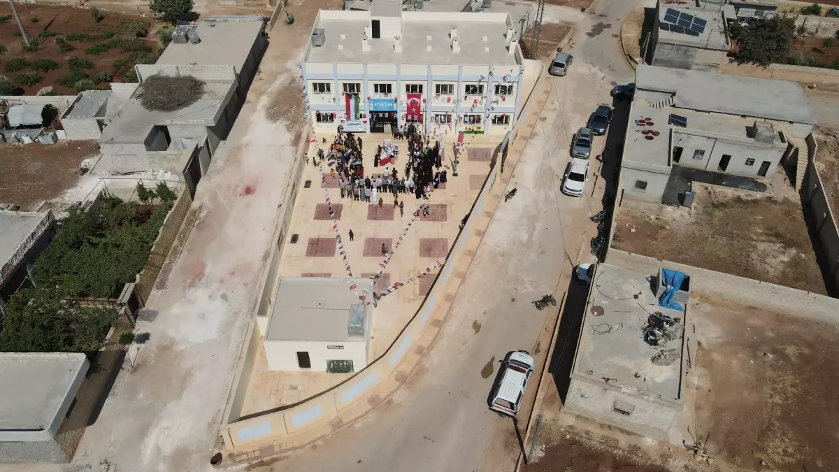 İHH, Suriye\'de 12 dershaneli okul inşa etti