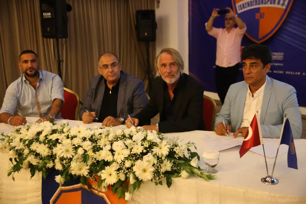 İskenderunspor, Jan Olde Riekerink ve Ümit Karan\'la 3 yıllık sözleşme imzaladı