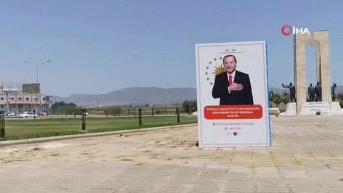 KKTC\'de sokaklar Erdoğan posterleriyle donatıldı