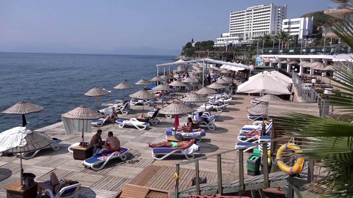 Kuşadası\'nda bayram öncesi rezervasyon doluluk oranı yüzde 90\'a ulaştı