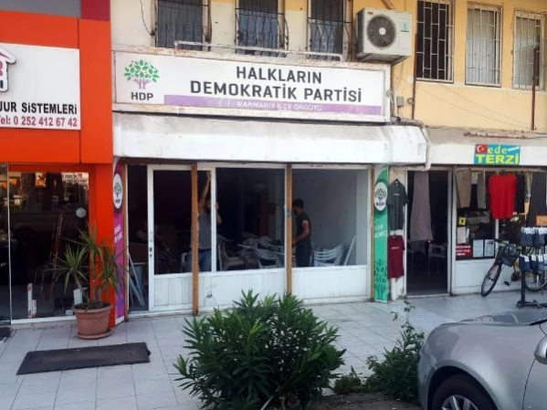 Son dakika haber! Marmaris'te HDP ilçe binasına saldıran şüpheli gözaltına alındı (2)