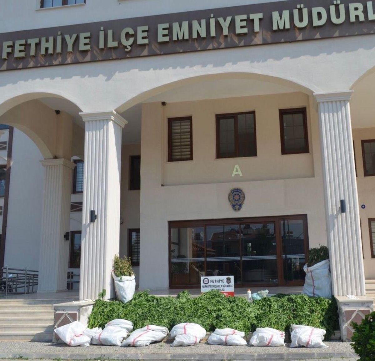 Son dakika... Muğla\'da uyuşturucu operasyonunda polise ateş eden şüpheli ile eşi gözaltına alındı