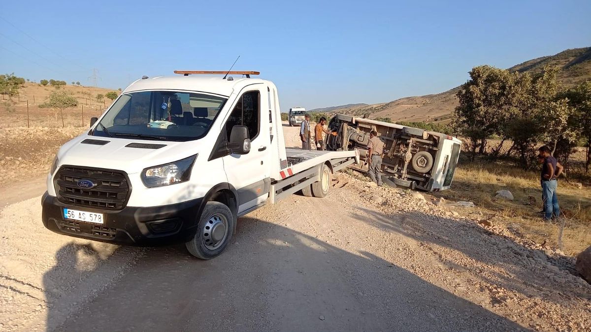 Siirt\'te minibüs devrildi: 1 yaralı
