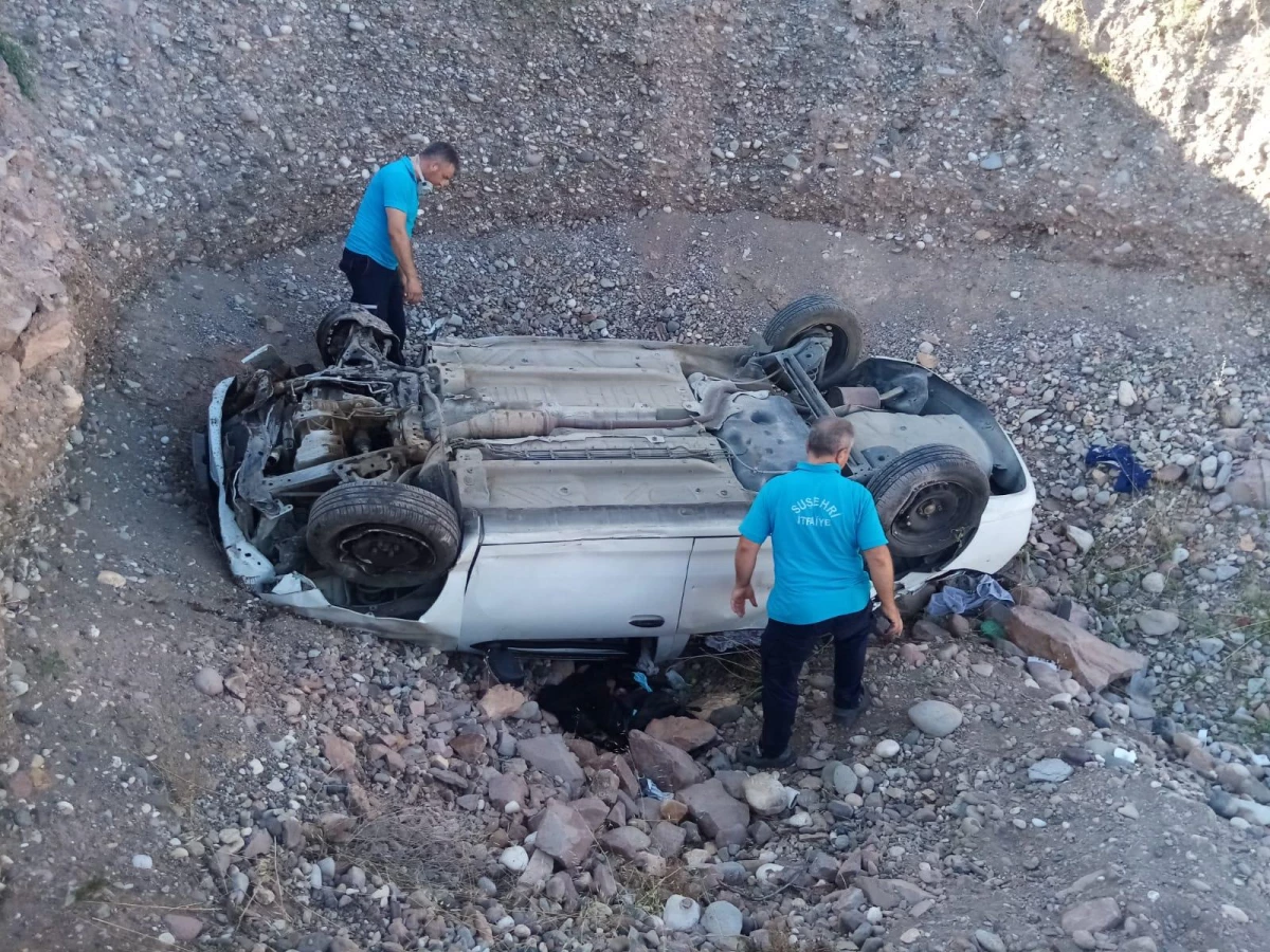 Sivas\'ta otomobil devrildi: 4 yaralı