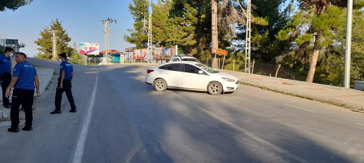 Şüpheliyi eve gitmekte olan polis memuru yakaladı