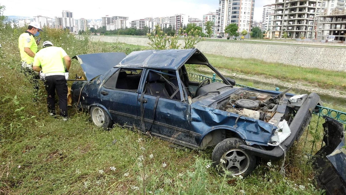 Takla atıp hurdaya dönen otomobilden sağ çıktı