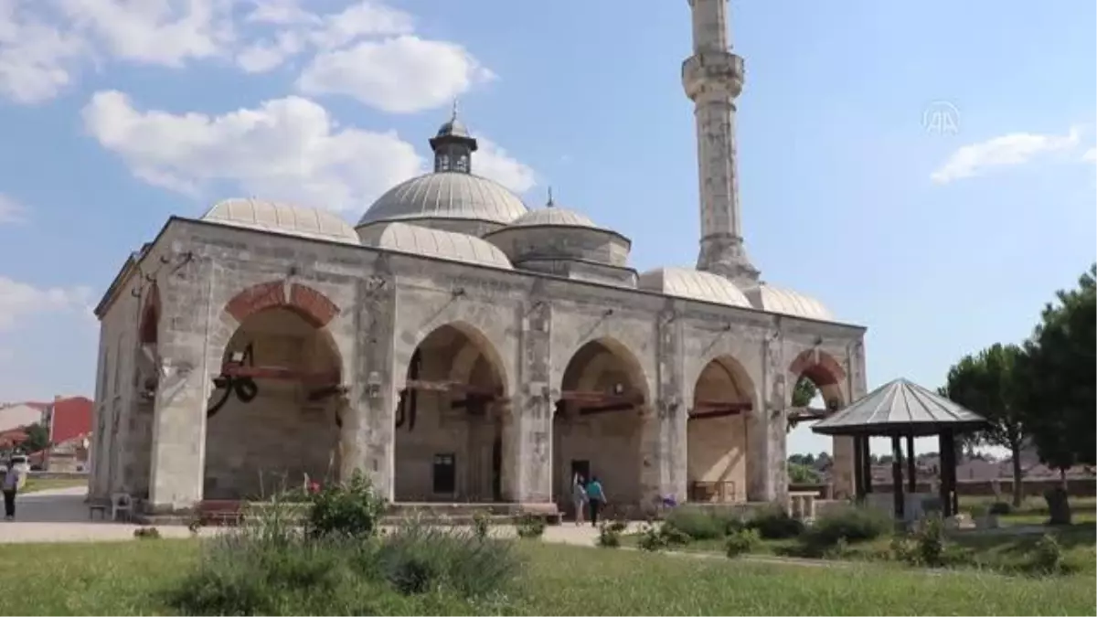 Tarihi Muradiye Cami avlusunda semazenler "Aşka sema" programında sema edecek