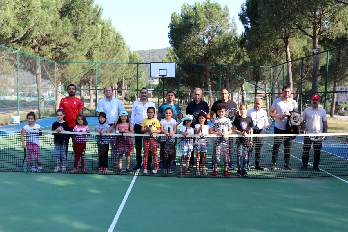 Taşova\'nın ilk tenis kortu açıldı