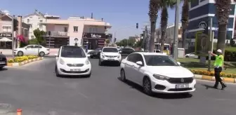 Tatil merkezleri ve kara yollarında trafik yoğunluğu yaşanıyor