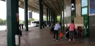 Tatilciler özel araçlarla seyahate yönelince otobüsler boş kaldı