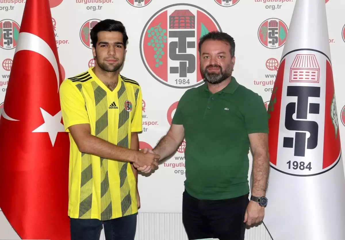 Turgutluspor Mustafa Emirhan Özyaşar ile 2 yıllık anlaşma imzaladı