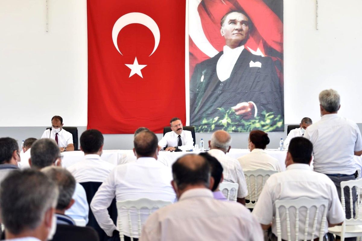 Vali Aksoy, Koçarlılı muhtarlar ile bir araya geldi