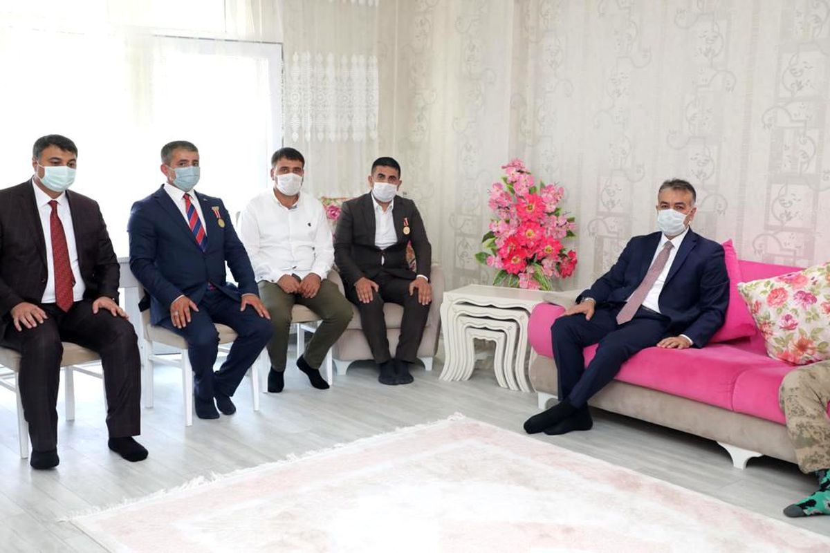 Bitlis Valisi Oktay Çağatay 15 Temmuz gazilerini ziyaret etti