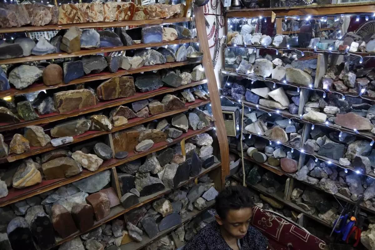 Yemen\'de akik taşı işçiliği yıllardır devam eden çatışmalar karşısında ayakta kalmaya çalışıyor