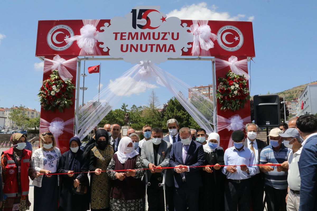 Yozgat\'ta Anadolu Ajansının 15 Temmuz fotoğraflarının yer aldığı sergi açıldı