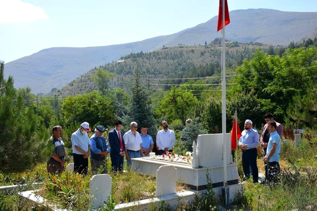 15 Temmuz etkinlikleri kapsamında şehit mezarları ziyaret edildi