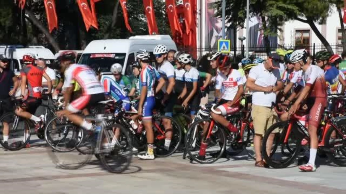 15 Temmuz Şehitlerini Anma Ulusal Bisiklet Yol Yarışı, Muğla\'da yapıldı