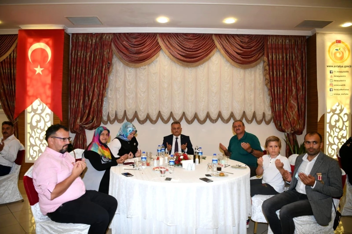 Antalya Valisi, şehit aileleri ve gazilerle bir araya geldi