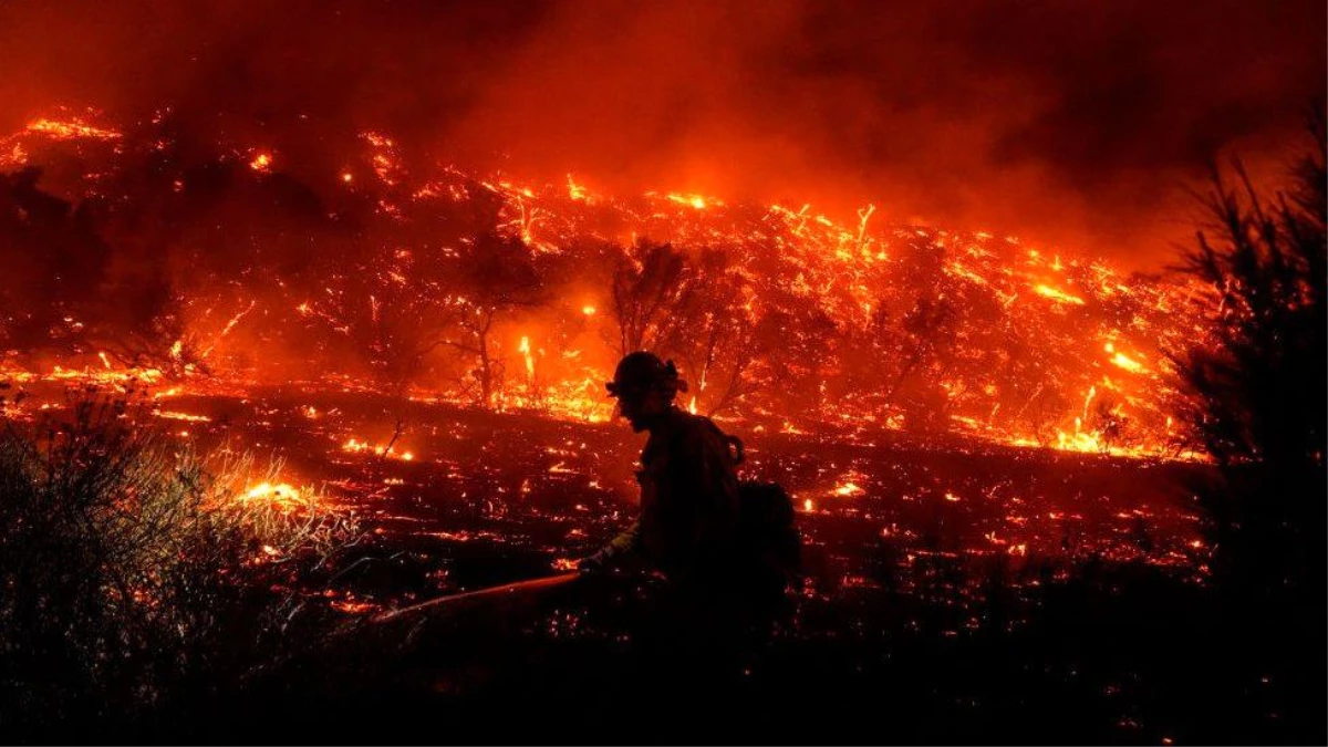 ABD ve Kanada, şimdiye kadarki en kötü \'yangın sezonunun\' eşiğinde