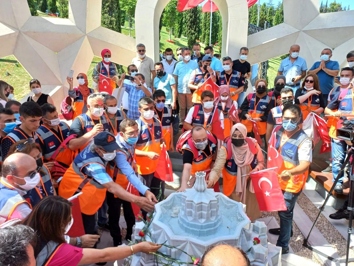 AFAD Gönüllüleri\'nden, 15 Temmuz Şehitler Anıtı\'na ziyaret