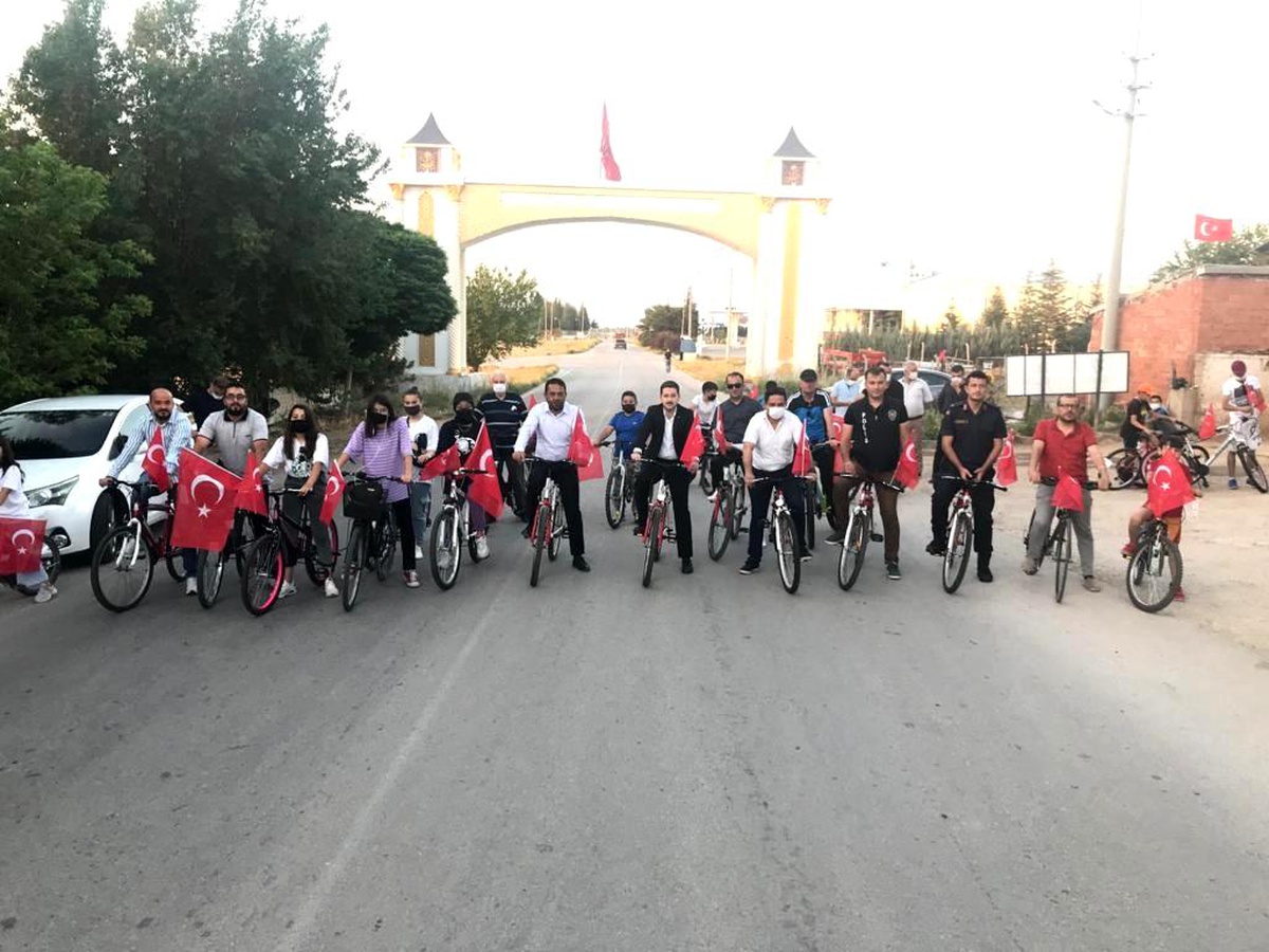 Altıntaş\'ta 15 Temmuz şehitleri anısına bisiklet turu
