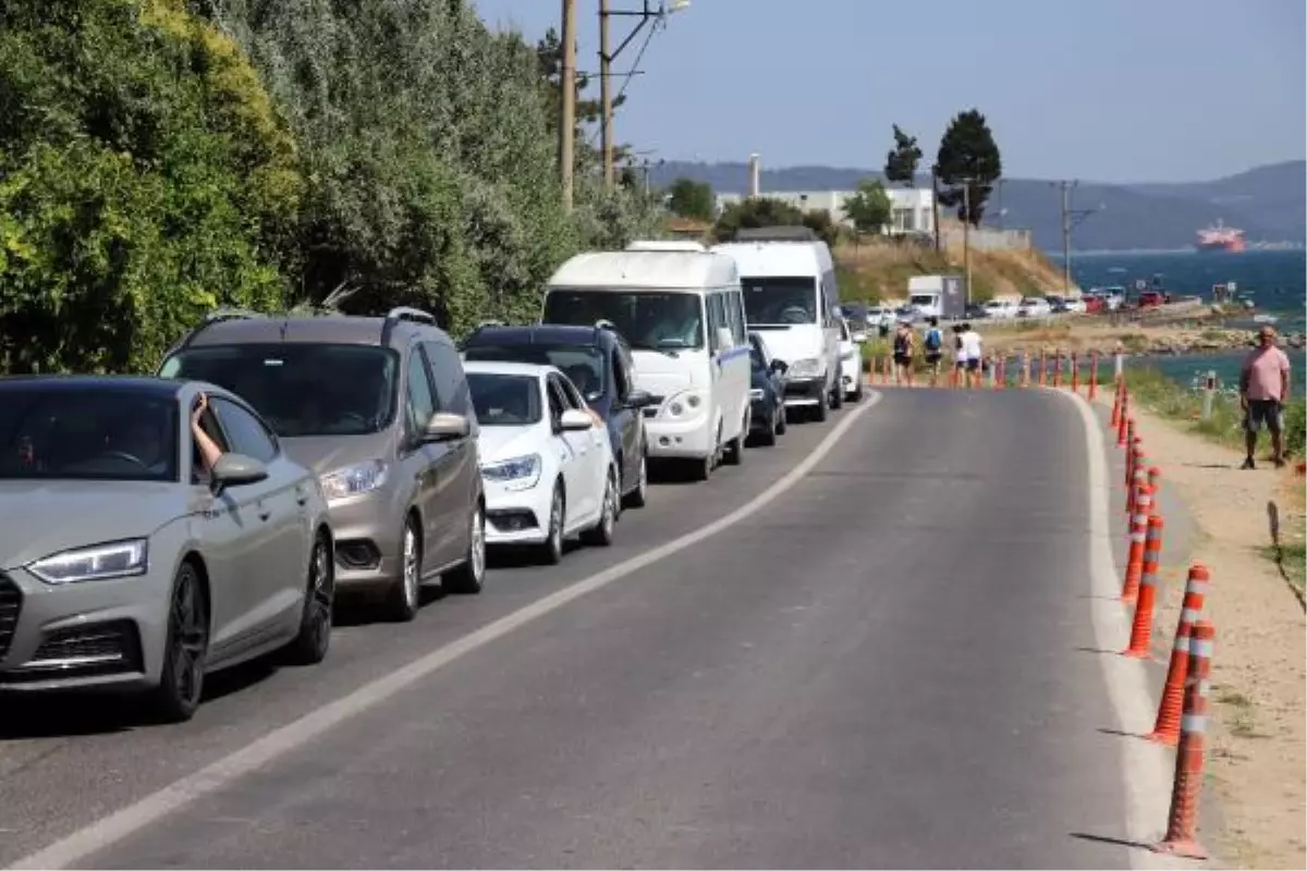 ÇANAKKALE\'DE, FERİBOT İSKELELERİNDE BAYRAM TATİLİ YOĞUNLUĞU