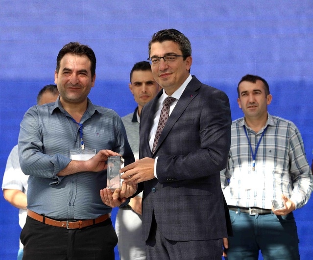 SANKO Holding'den 10 ila 40 yıl arasında çalışanlarına Değerli Yıllar Plaketi SANKO Holding'den 10 ila 40 yıl arasında çalışanlarına Değerli Yıllar Plaketi